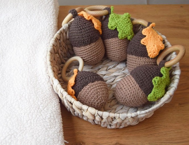 Teether-Rattle " Forest acorn "
