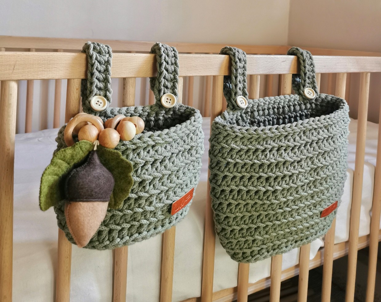  Set of Hanging Crib Baskets "Green"