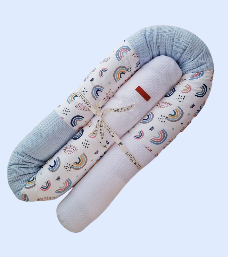 נחשוש לתינוק בגווני לבן ותכלת עם הדפס קשתות